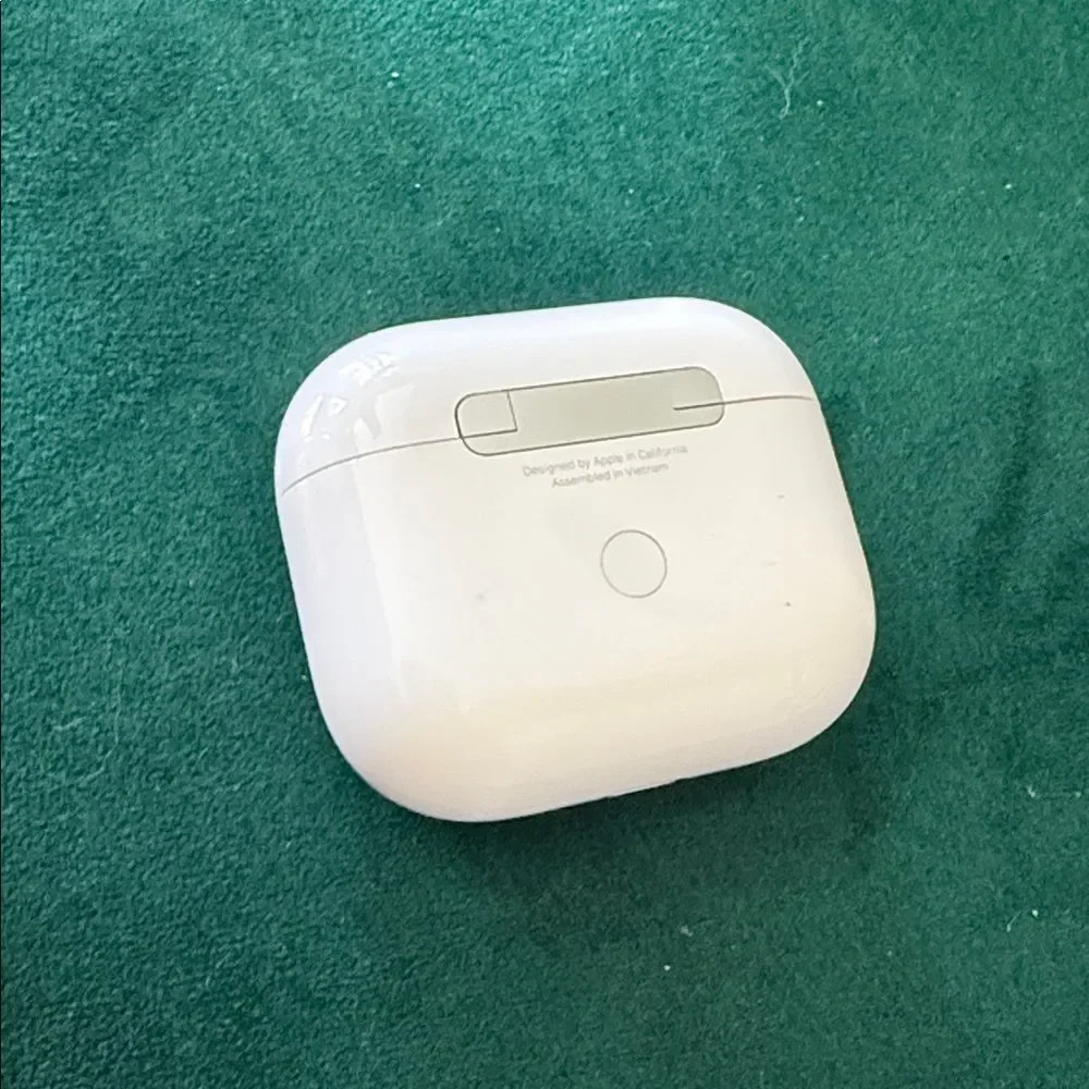 REFURBISHED AirPod Pro 2 - With White Wireless Earbuds Case - LIKE NEW